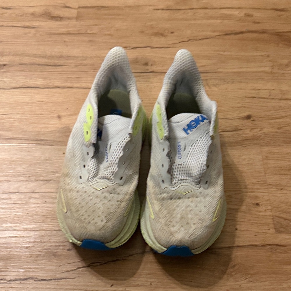 Big Kids Hoka White and Blue Athletic Shoes size 7 Clifton 9 Missing laces